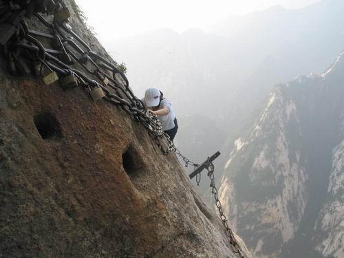 Adventure tour to Mount Huashan in early winter