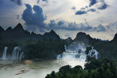 The Asian first and world's second largest waterfall – Guangxi Detian Waterfall