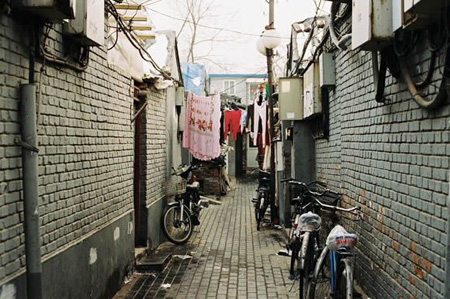 Ride a bike in Beijing Hutong to feel leisure and simplicity