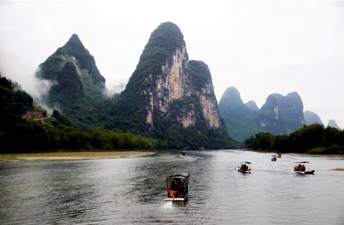 Li River in Misty Rain: A Chinese painting gallery