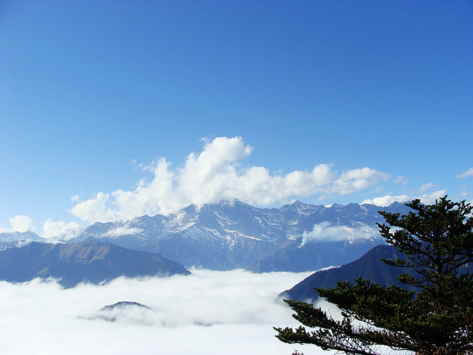 Immersing in the charming Xiling Snow Mountain