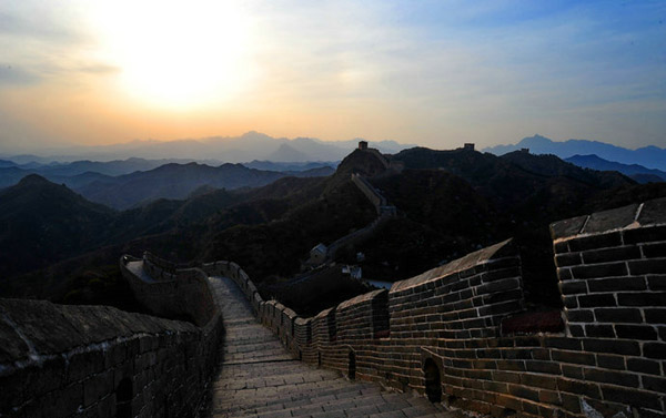 Spring Outing in Jingshanling Great Wall to see Apricot Blossoms