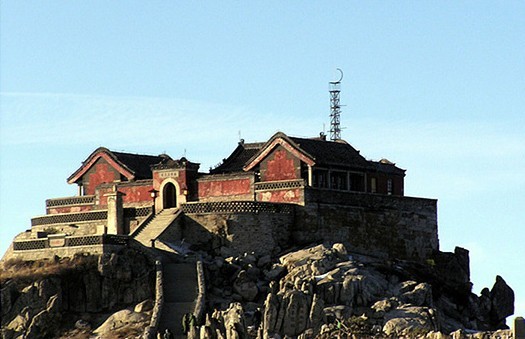 Climbing Mountain Tai after Snow